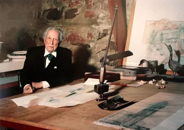 Admiring the Work of Architect Frank Lloyd Wright