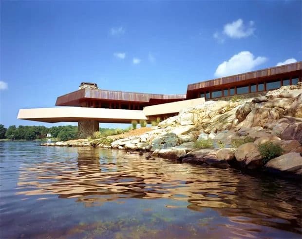 Admiring the Work of Architect Frank Lloyd Wright