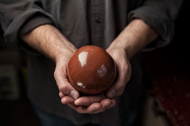 Hikaru Dorodango – Coloured Soil Spheres Sculpted by Bruce Gardner