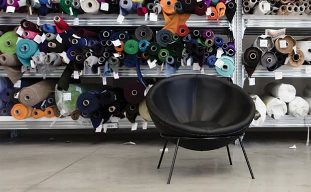 Lina Bo Bardi’s Bowl Chair — furniture detail 3