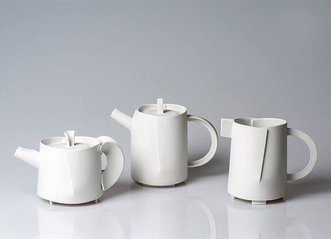 Making Cuts & Overlapping – Minimal Porcelain Vessels by Bomi Lee