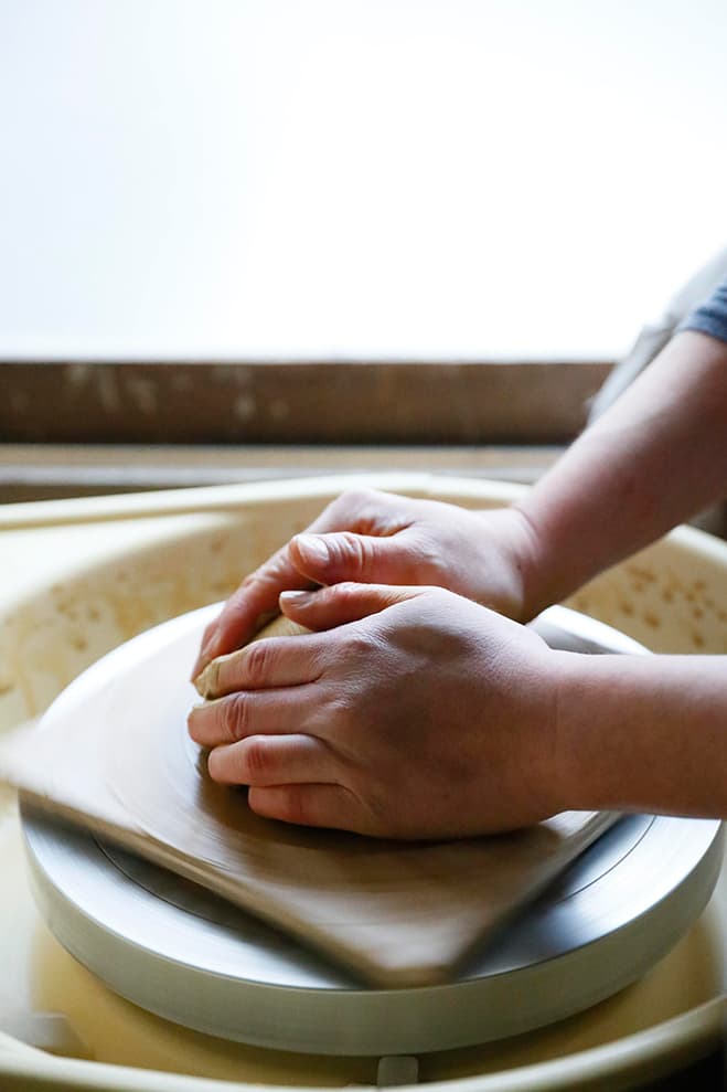 New Feature – Inside the Ceramic Studio of Japanese Potter Makoto Asebi — article image 1