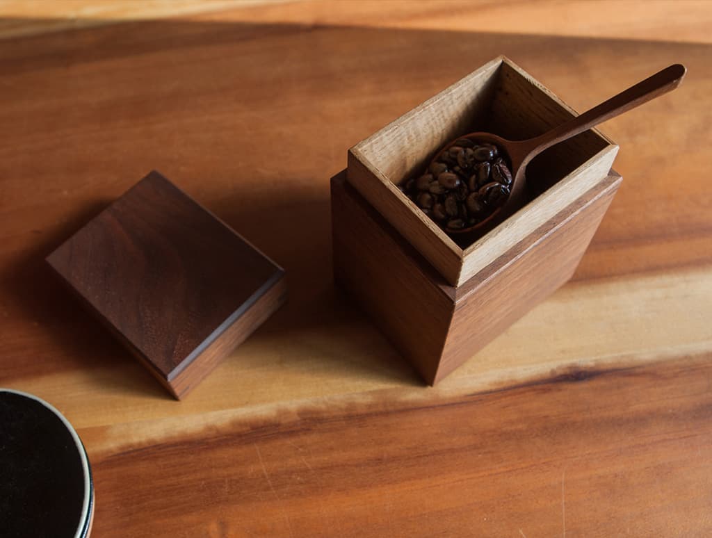 New at OEN Shop – Handcrafted Walnut, Cherry & Oak Tea Boxes by Fujii Works — product detail 1