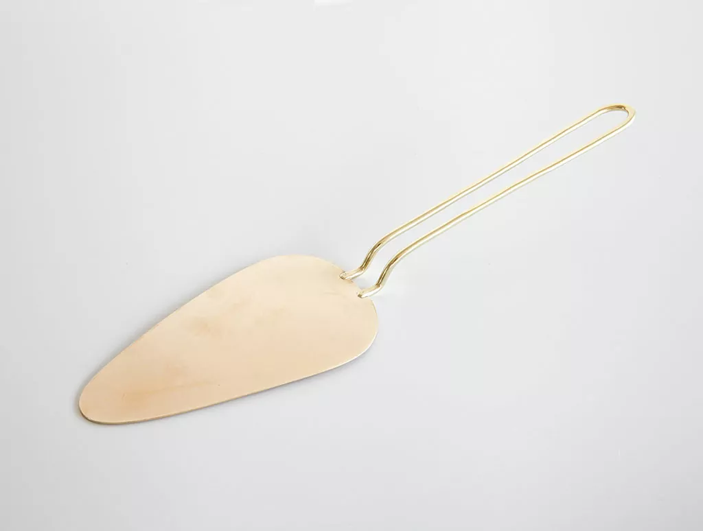 New in at OEN Shop – Brass Cake Server & More by Ruka Kikuchi of Lue Brass