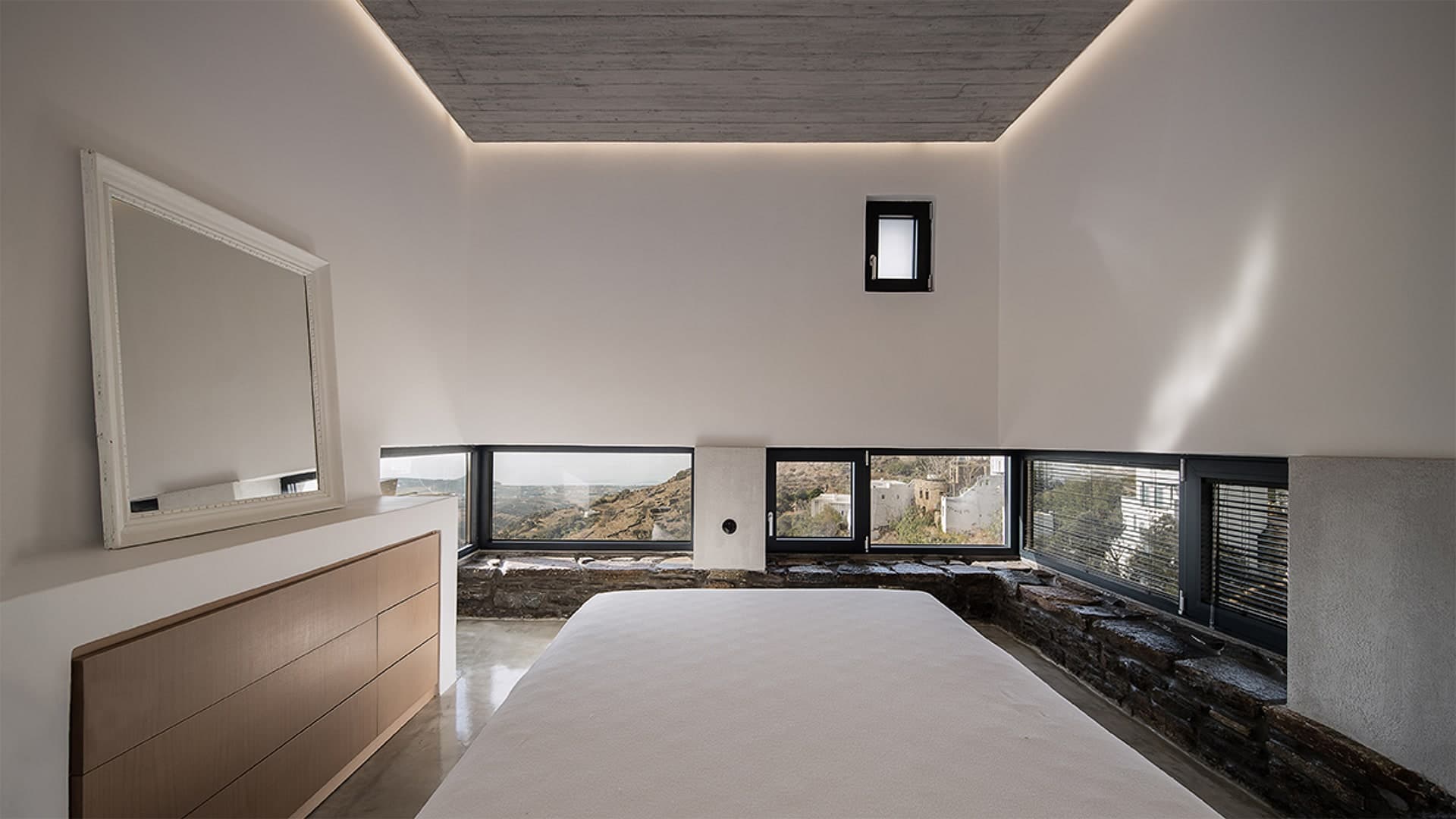 A Touch of New – Concrete Architecture by Aristides Dallas