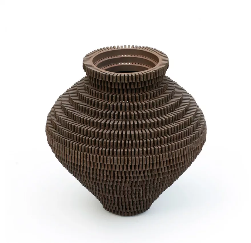 Laps of Time – Ceramic Vessels by Korean Artist Bae Sejin