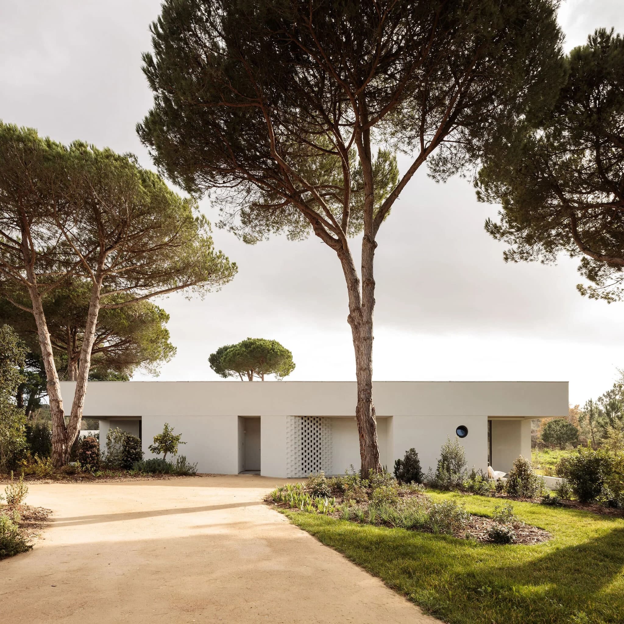 Unapologetic Simplicity – Casa Meco by Portuguese Studio Atelier Rua