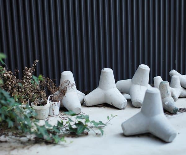 Tetra concrete objects by Yohei Kuwano and Koji Takahashi for Ulklik.