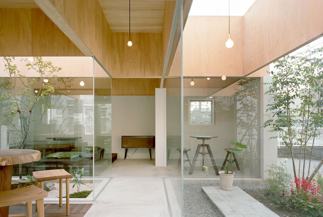 Table Hat, Kanagawa (completed September 2011): glass partitions and planted interior courts