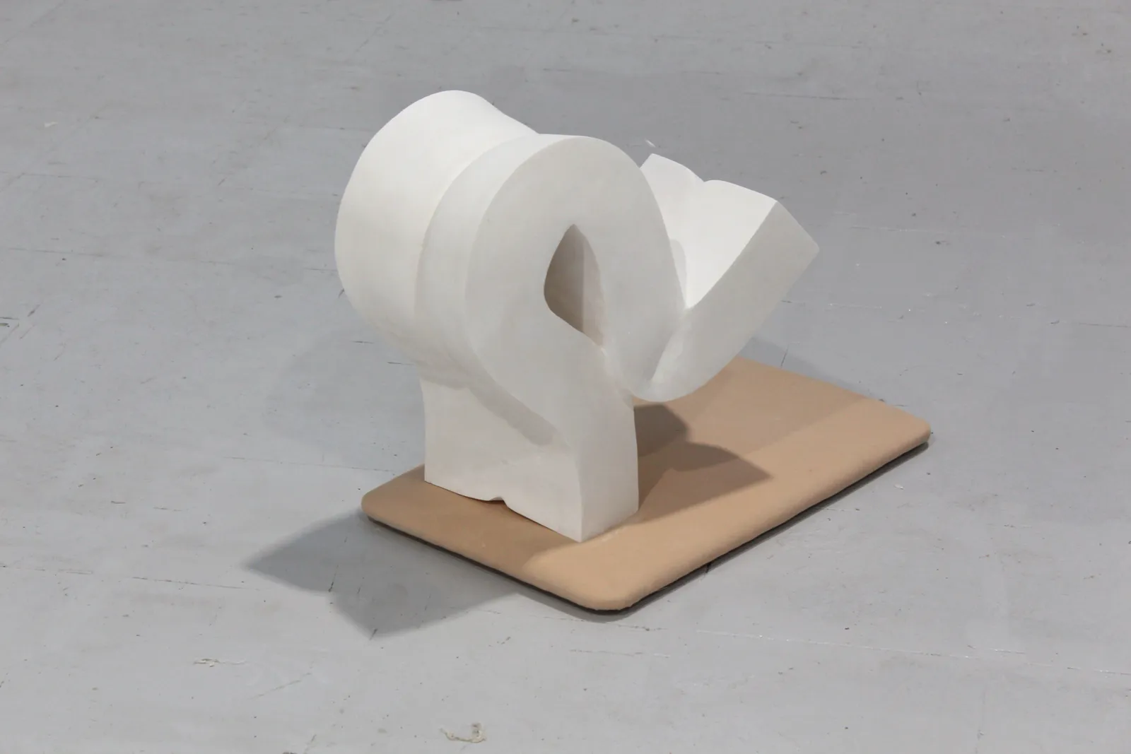 White looping sculpture from The Contortionists, Bence Magyarlaki (documented by 2019)