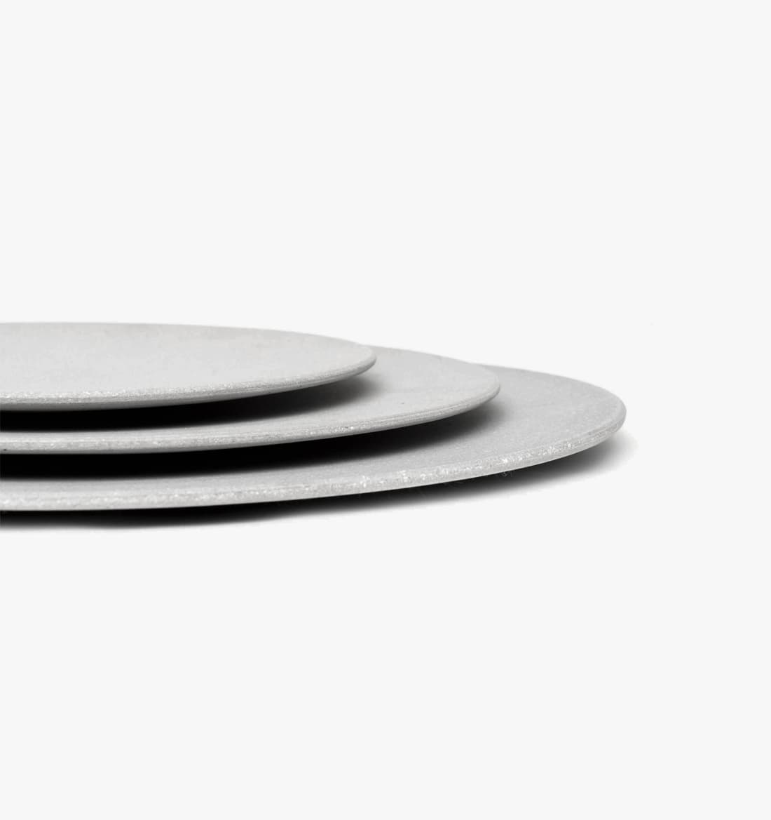 Thin edges of the Tenue concrete plates