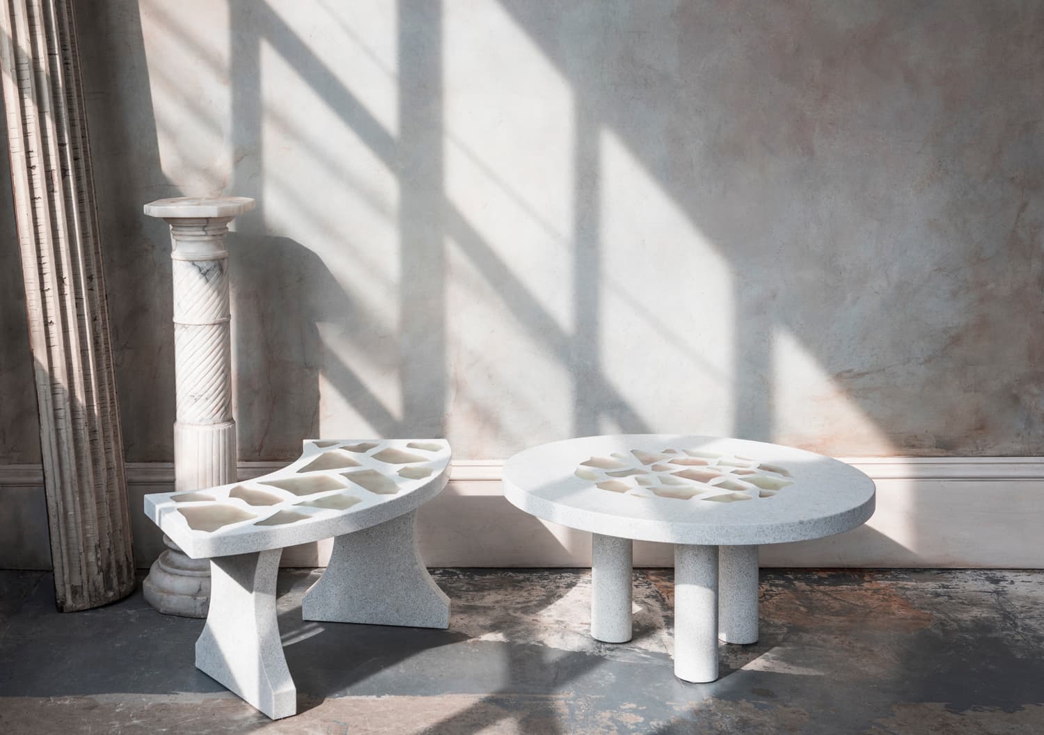 Mirazzo — curved bench and round table in an interior