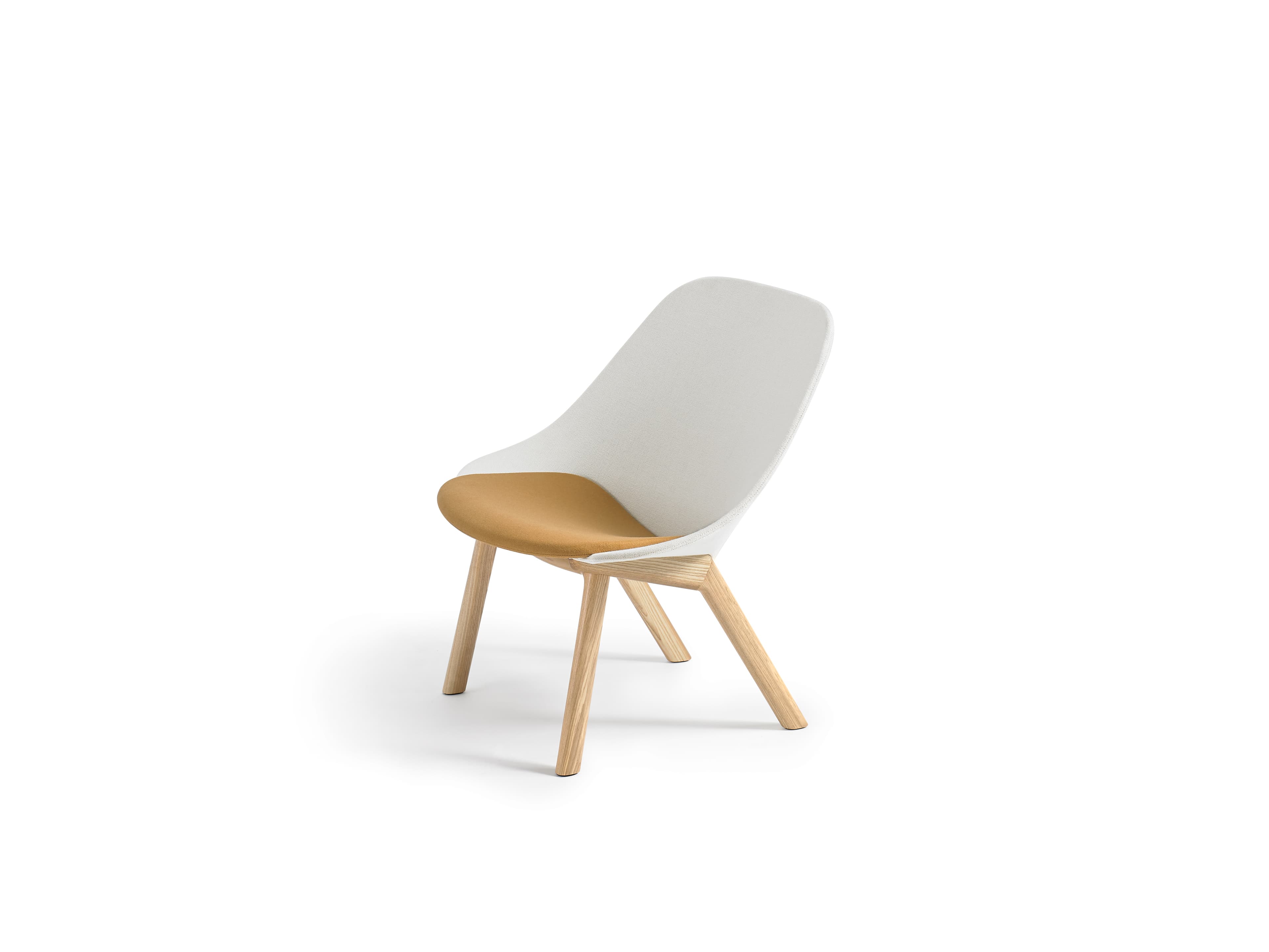 Penna lounge in clear-finished ash, three-quarter view