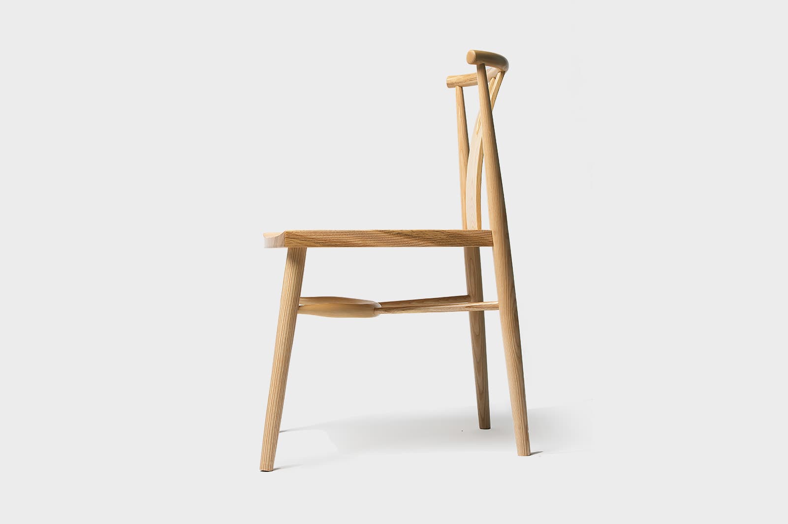Evie dining chair by Wales&Wales, in side profile