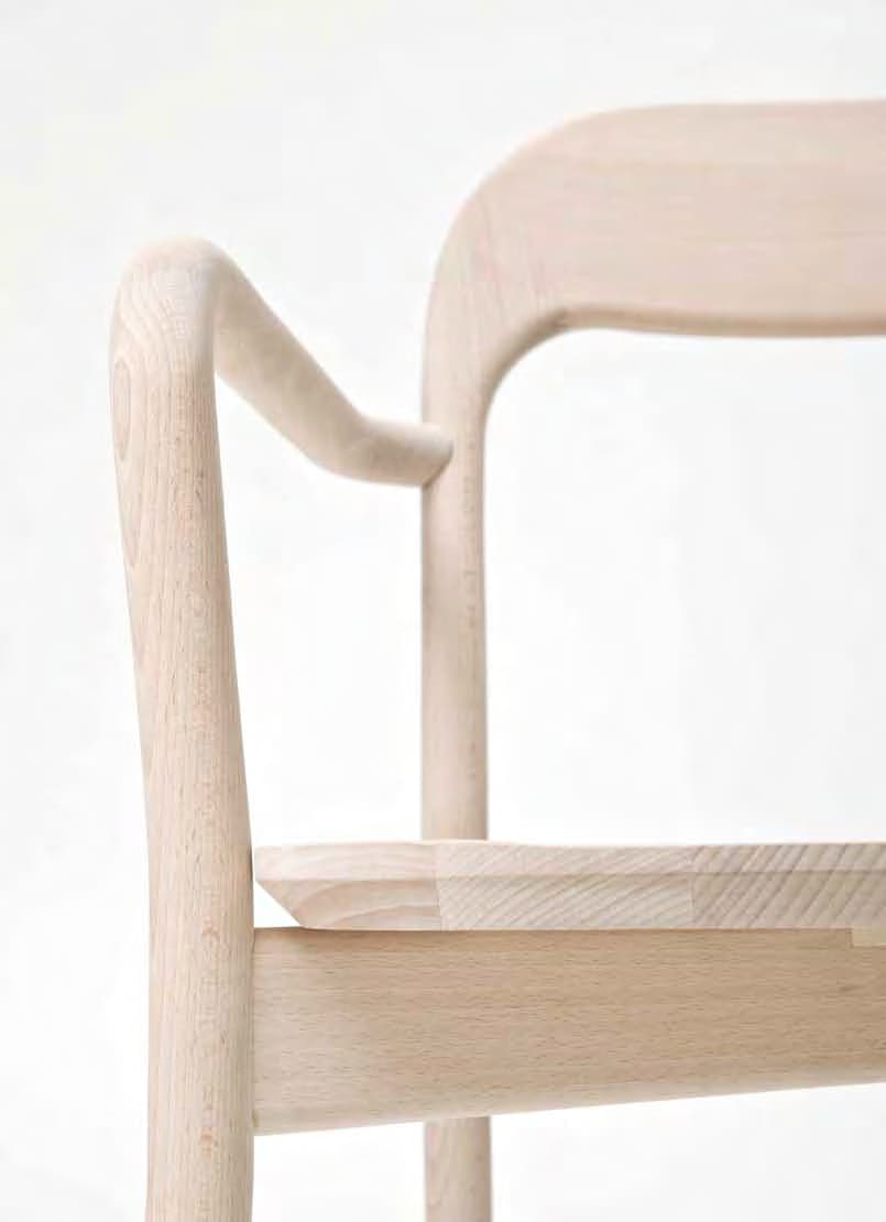 Earl armchair 94-12/4, close detail of curved arm, backrest and solid-wood seat; Piaval catalogue, January 2017