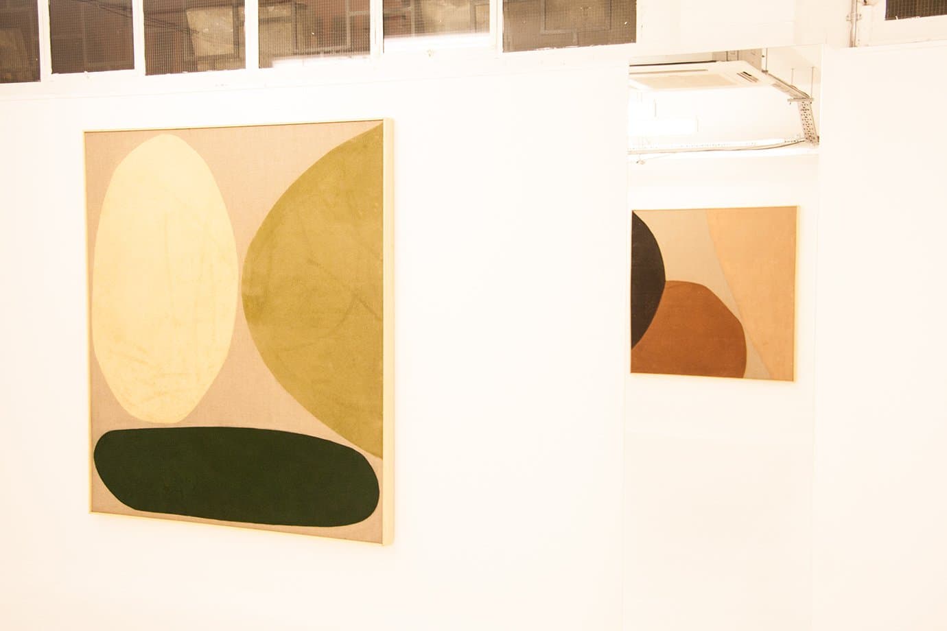 Magda Skupinska: organic-material painting, 2015 exhibition view. Photograph by Oliver Vanes.
