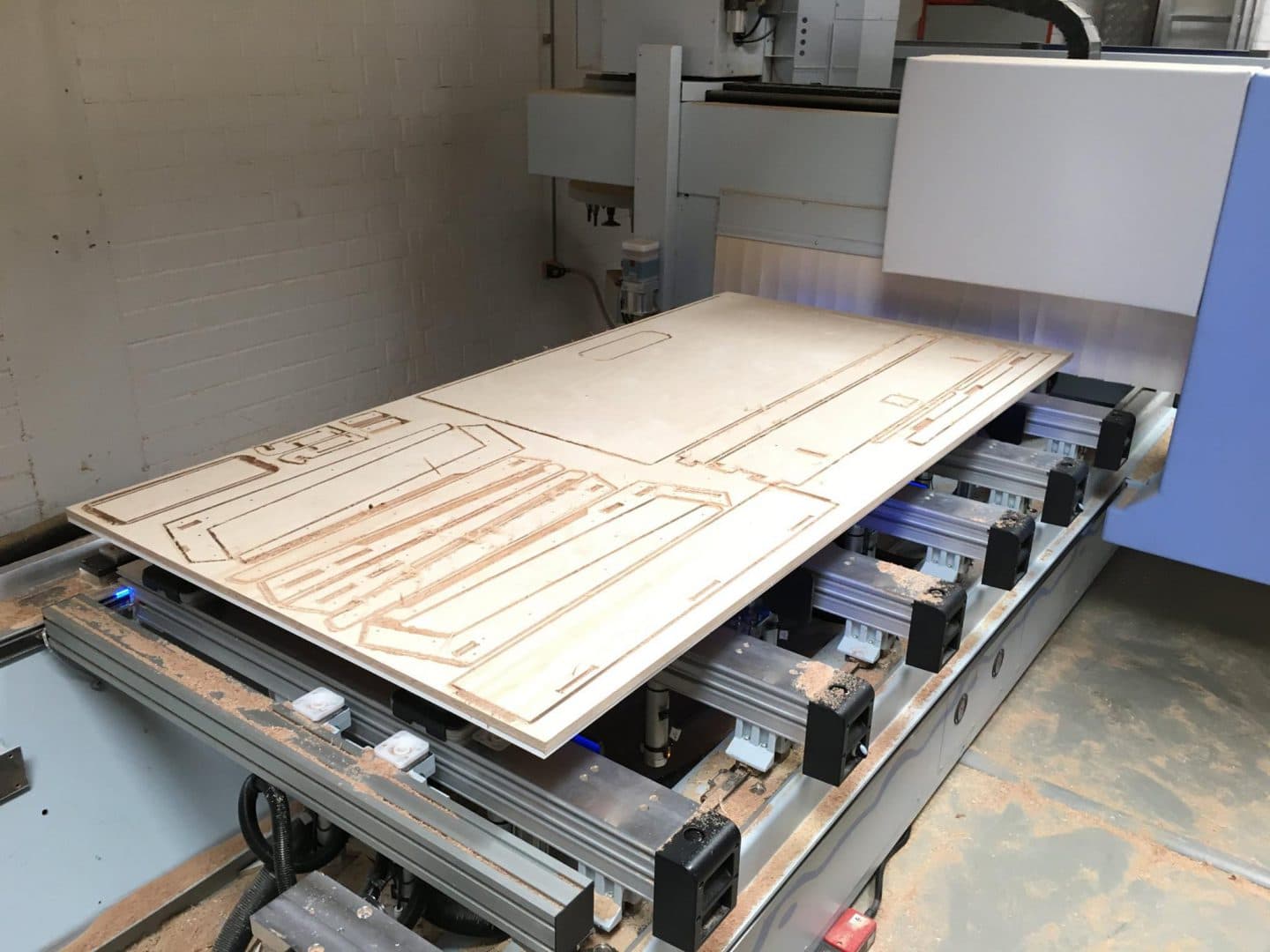 CNC-cut plywood parts for Möbel Herten’s 2016 Opendesk workstation