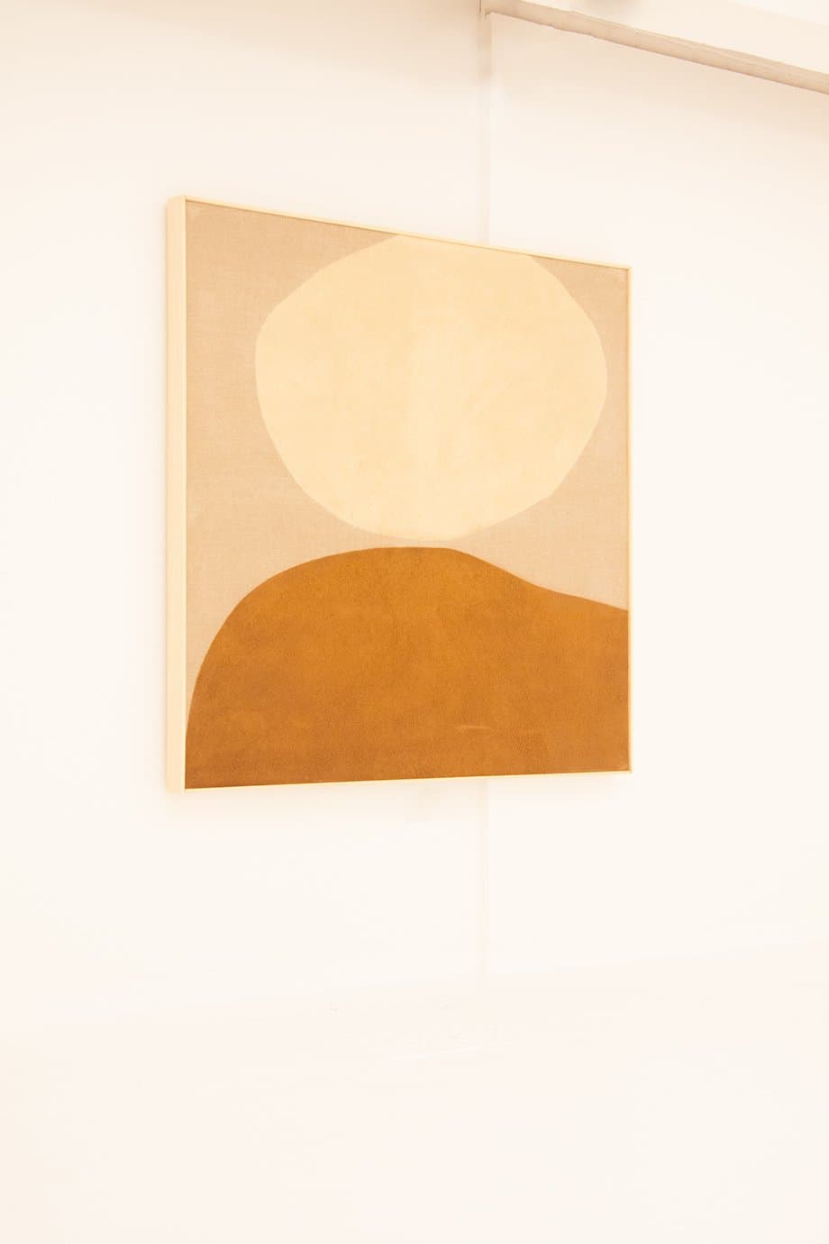 Magda Skupinska: organic-material abstract painting, 2015 exhibition documentation. Photograph by Oliver Vanes.