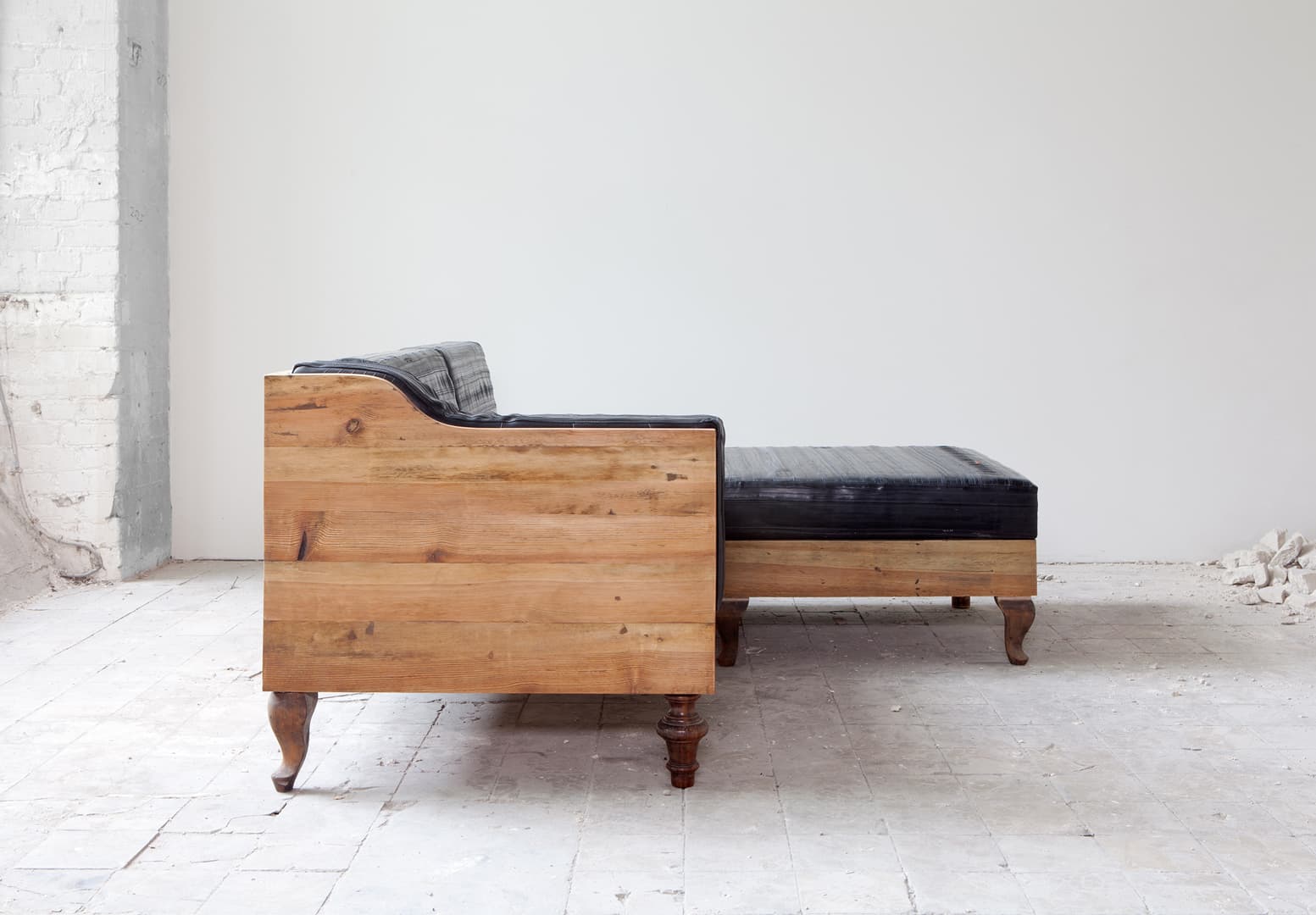 Patrick and Regitze Kerti: KERTI Sofa001,2011, side view.