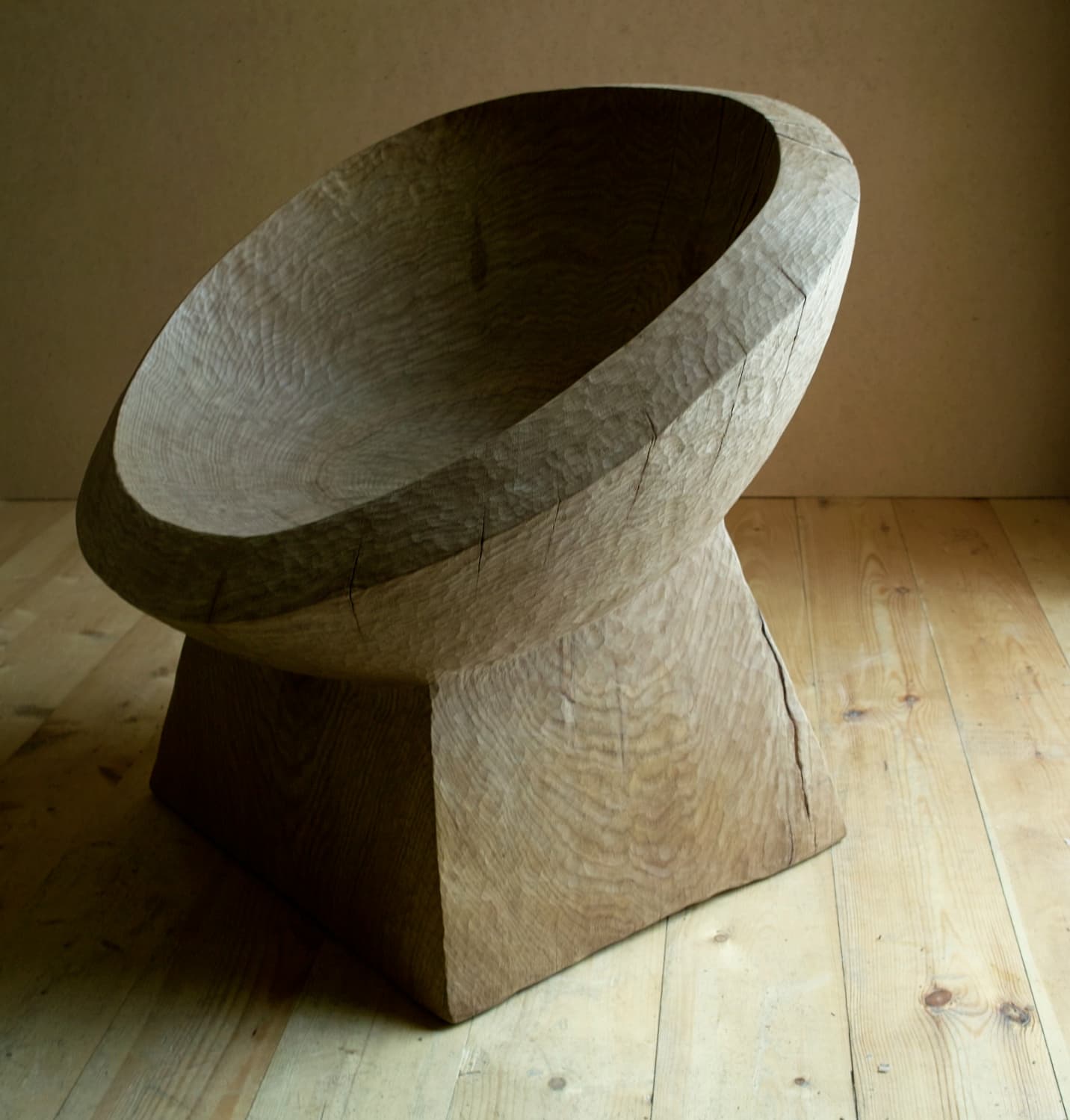 Denis Milovanov, carved solid-wood chair, documented 2011 (replacement image)