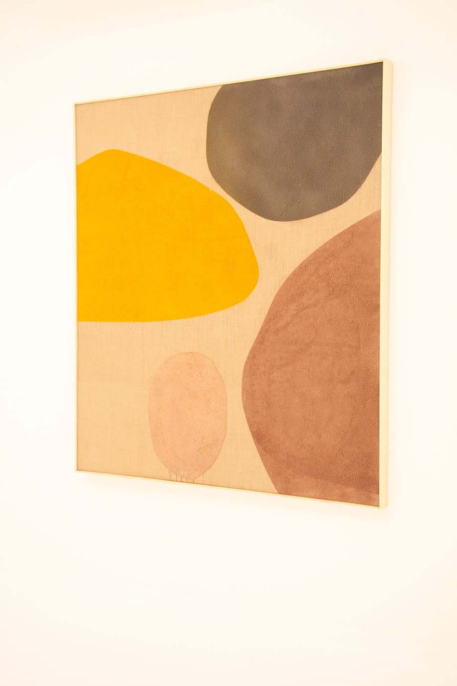Magda Skupinska: organic-material abstract painting, 2015 exhibition documentation. Photograph by Oliver Vanes.