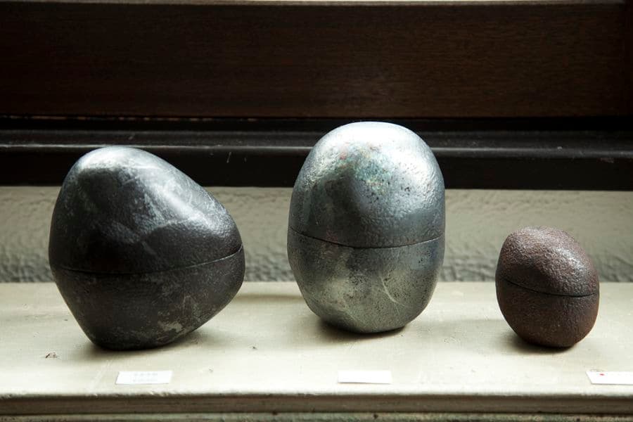 赤木明登: stone-shaped lacquer boxes, Gallery SU, September2012.