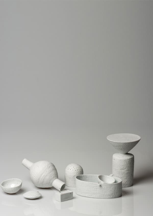 Kiho Kang’s white porcelain vessel arrangement, documented as a 2014 work.