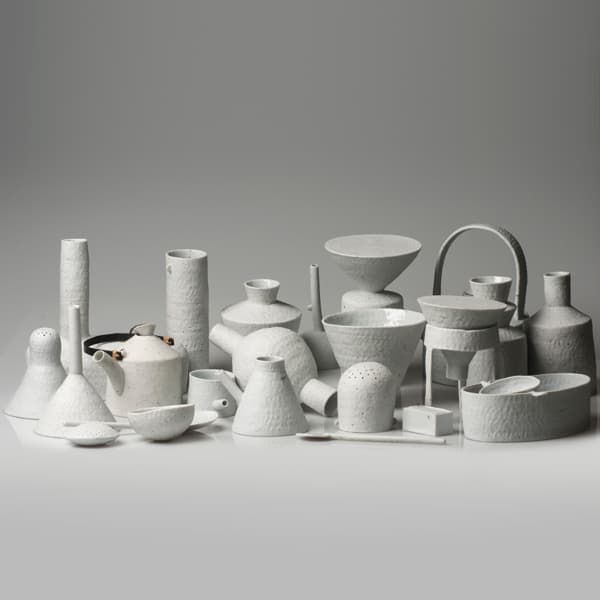 Kiho Kang’s white porcelain vessel arrangement, documented as a 2014 work.
