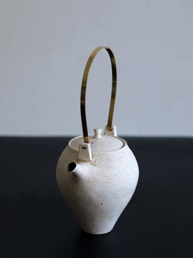 Period replacement: hibi-kesho teapot. Maker photograph, February 2015