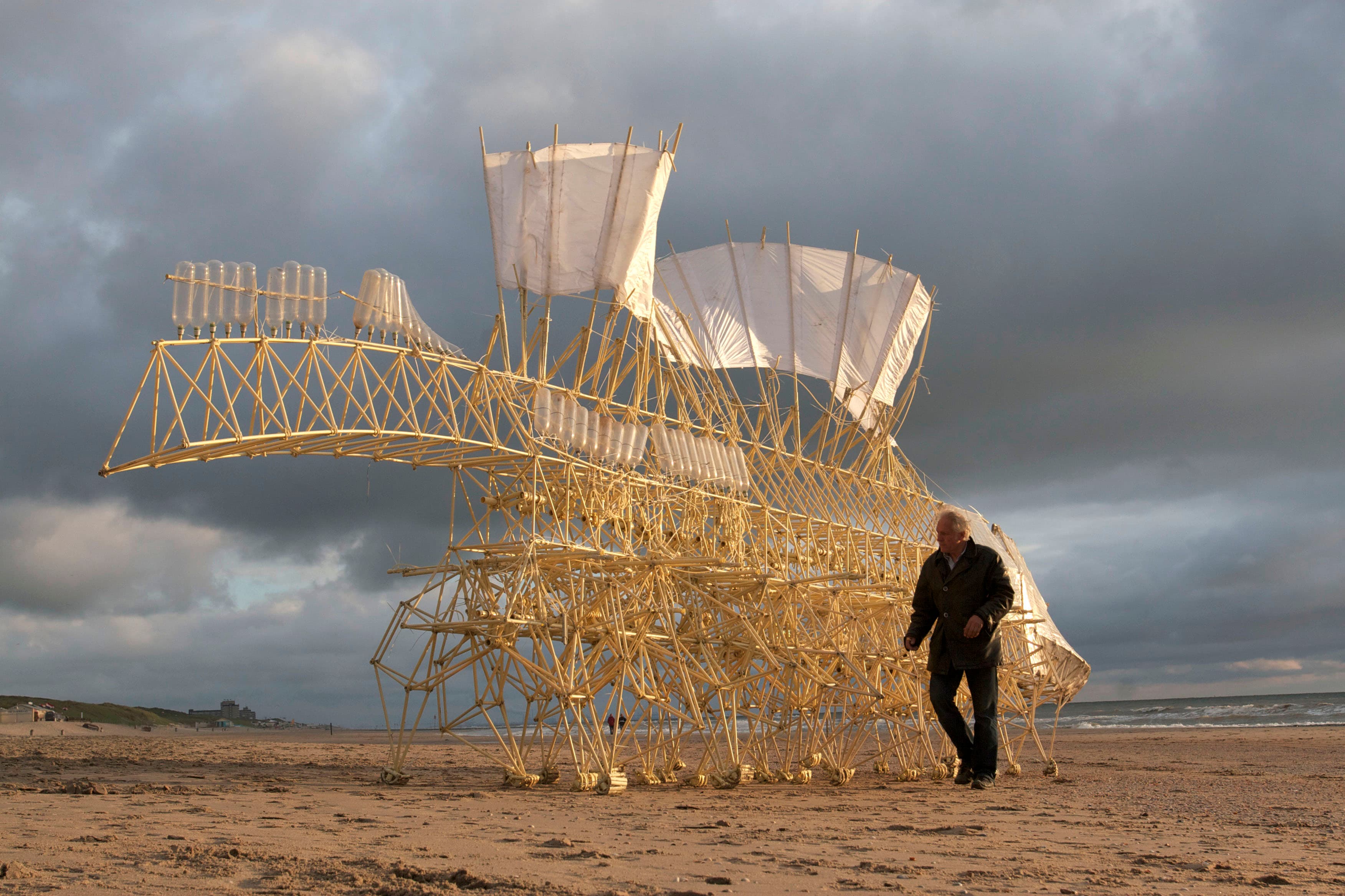 Theo Jansen, Animaris Umerus, Scheveningen, 2009.