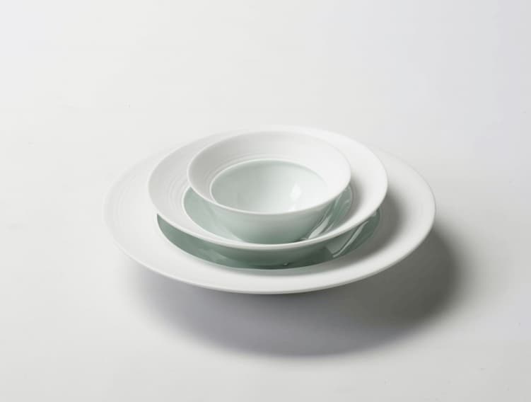 Ko Hee Sook, White flying bowl set, 2011
