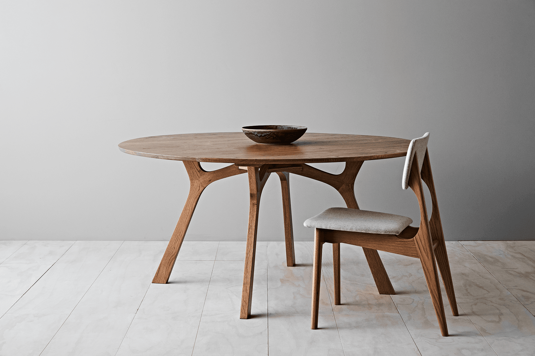 Representative TIDE furniture: Lyssna Round Dining Table