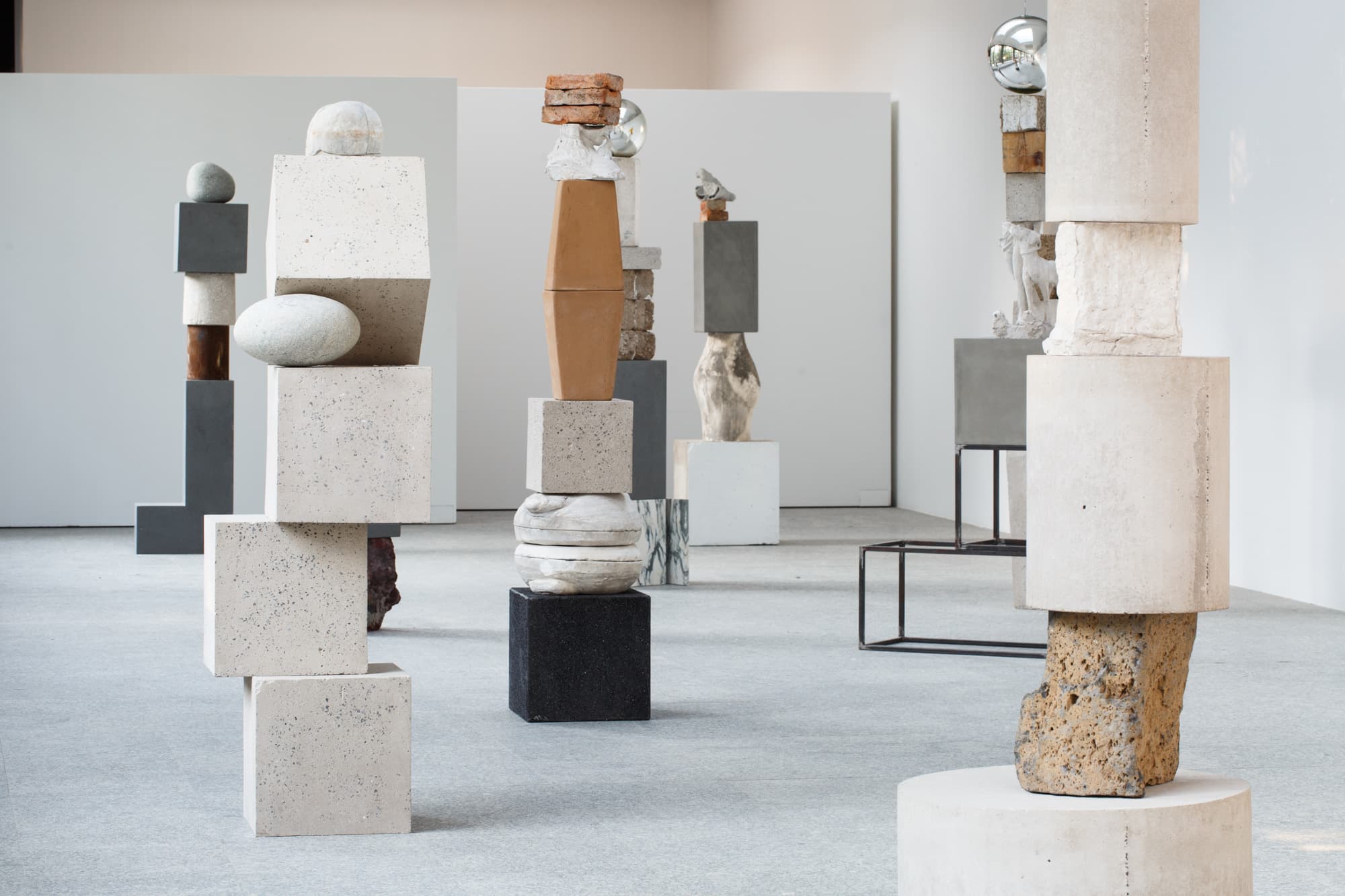 A closer installation view of stacked stone, geometric and reflective elements in Jose Dávila’s 2018 Madrid presentation