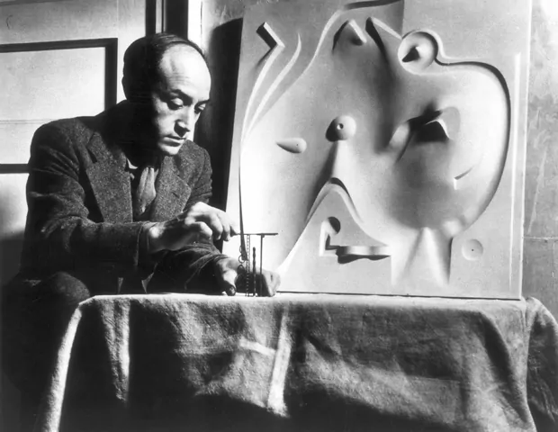 Isamu Noguchi, A Man at Work | OEN