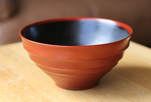 New-Lacquerware-in-the-Shop-by-Maiko-Okuno-9