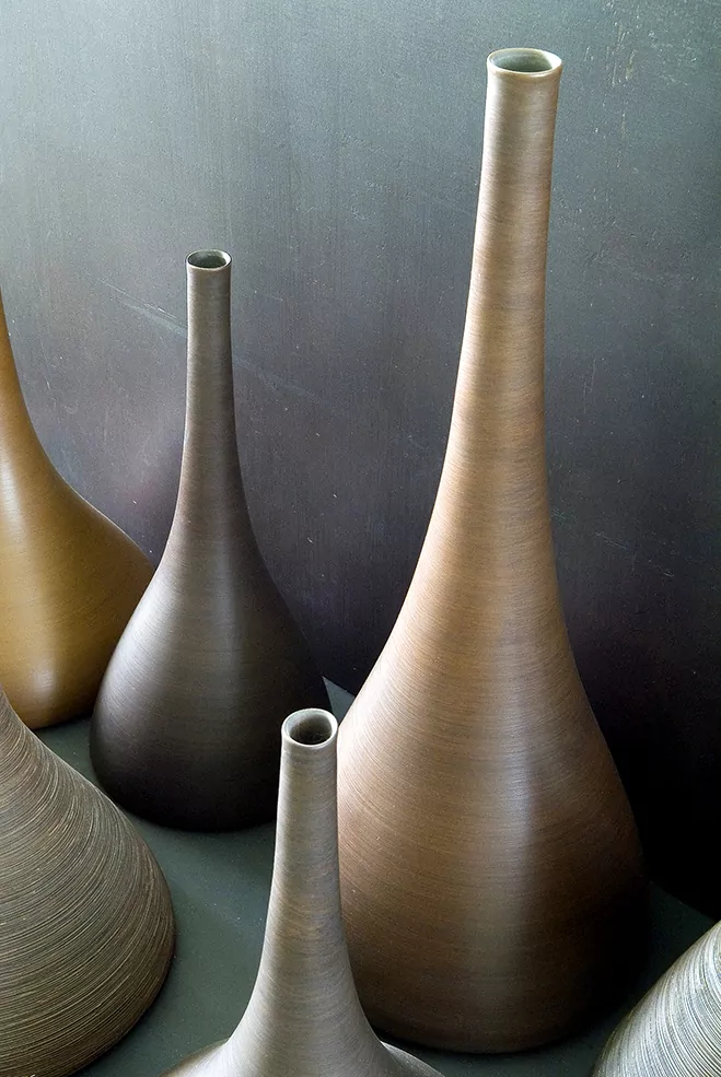 Stoneware-Vessels-by-Rina-Menardi-3