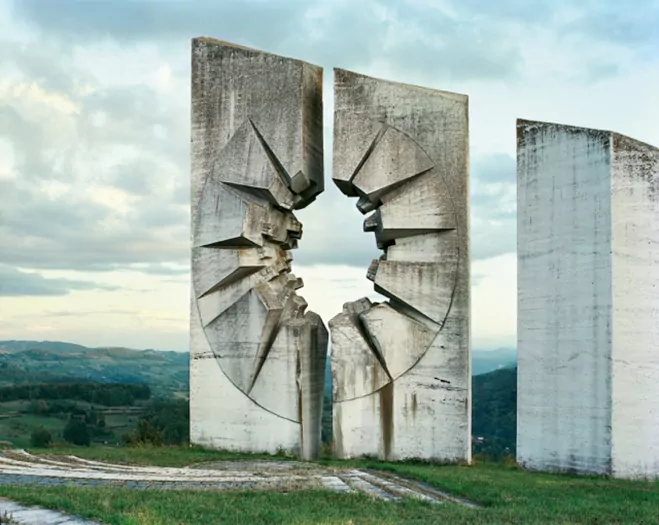 Spomenik,-The-Monuments-of-Former-Yugoslavia-by-Jan-Kempenaers-10