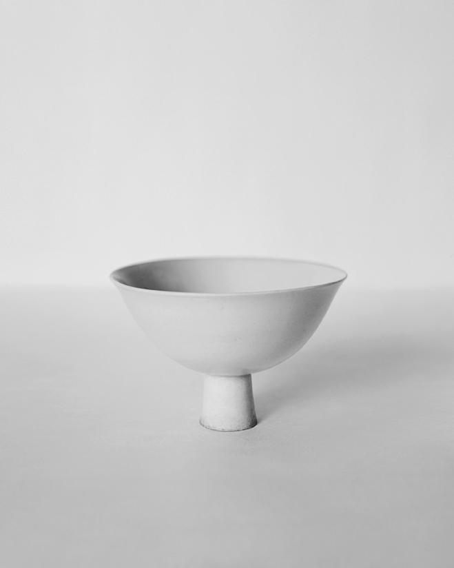 In-the-Pursuit-of-White---Porcelain-Vessels-Photographed-by-Bohnchang-Koo-6