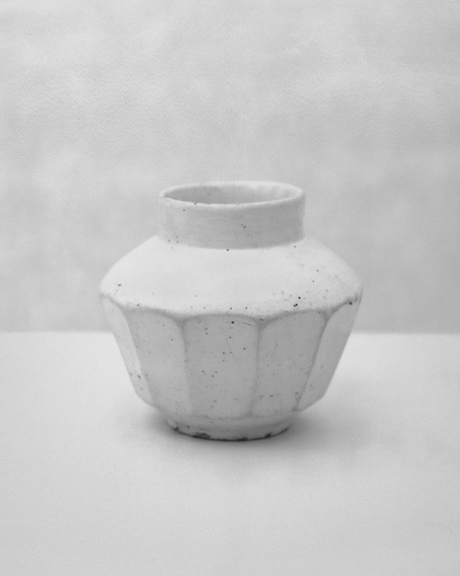 In-the-Pursuit-of-White---Porcelain-Vessels-Photographed-by-Bohnchang-Koo-8