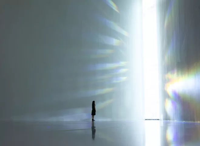 Experimenting-with-Light-&-Space---Art-by-Tokujin-Yoshioka-1