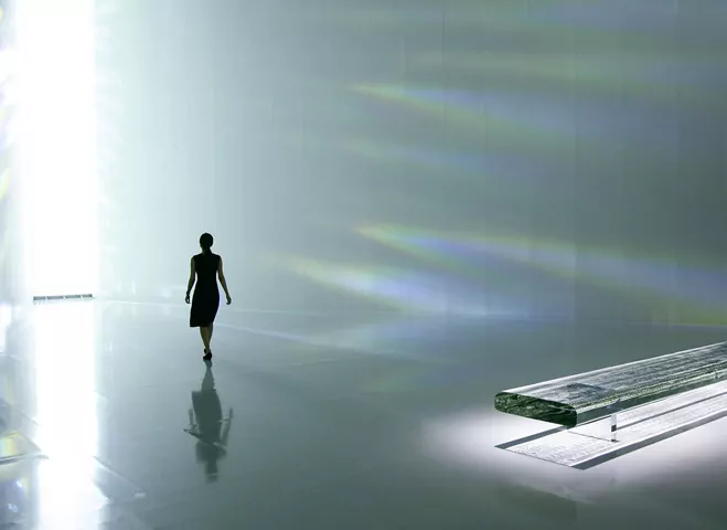 Experimenting-with-Light-&-Space---Art-by-Tokujin-Yoshioka-2
