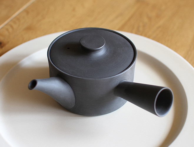 Teapots, Cups & Small Plates - Designed in Tokyo by Yumiko iihoshi 2