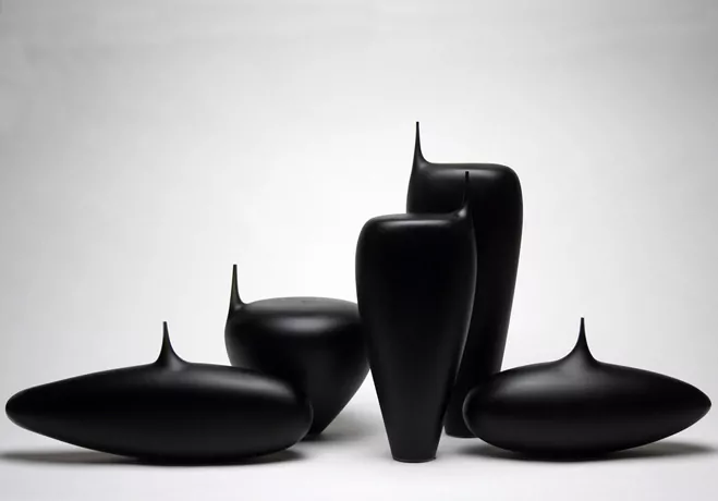 Sculptural-Glass-Vases-by-Glassblower-Devin-Burgess-4