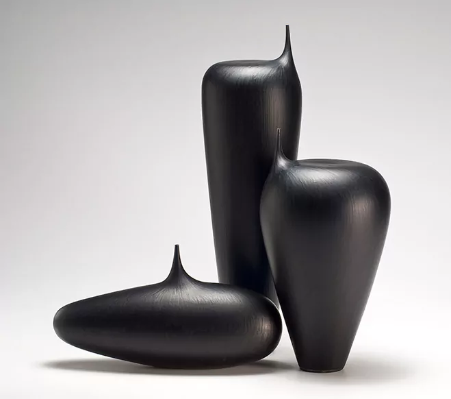 Sculptural-Glass-Vases-by-Glassblower-Devin-Burgess-5