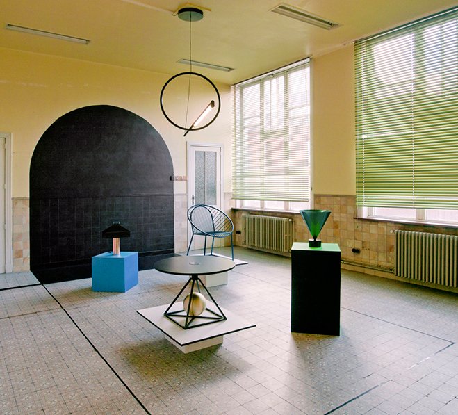 Shadows-Between-Volumes---Geometric-Furniture-by-Léa-Padovani-&-Sébastien-Kieffer-thumb3