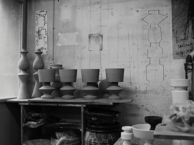 A-Form-Sitting-in-Empty-Space---Vases-&-Bowls-by-Linck-Ceramics-8