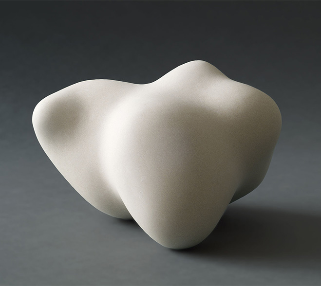 Empty-Forms---Dynamic-Sculptures-by-Ceramic-Artist-Deirdre-McLoughlin-10
