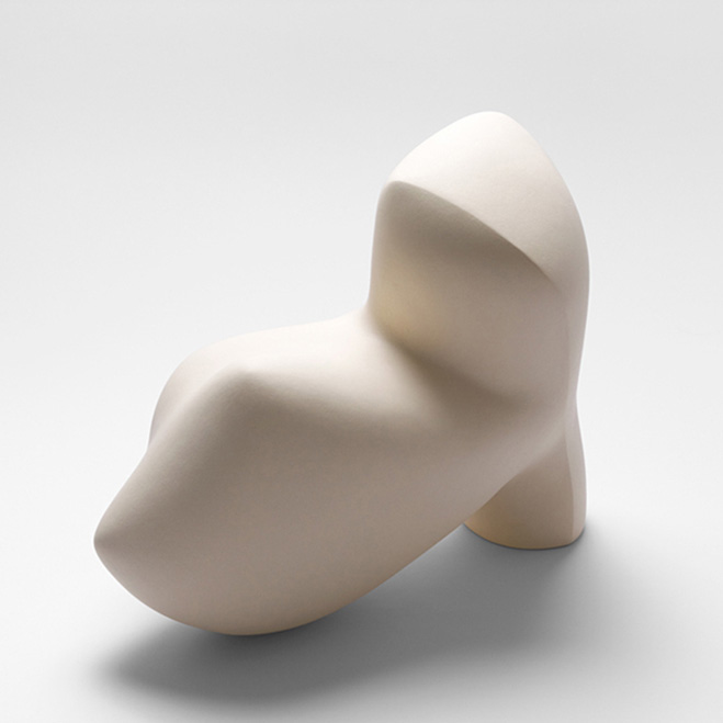 Empty-Forms---Dynamic-Sculptures-by-Ceramic-Artist-Deirdre-McLoughlin-5