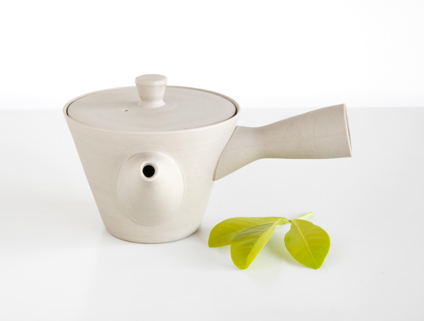 Ceramic Teapots & Cups by Nankei at OEN Shop 1