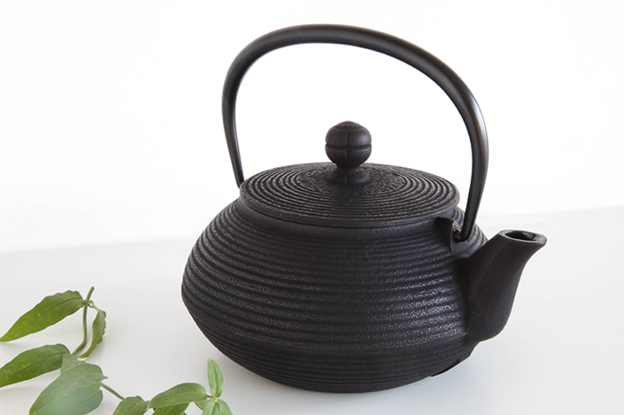 Teapots by Iwachu 2